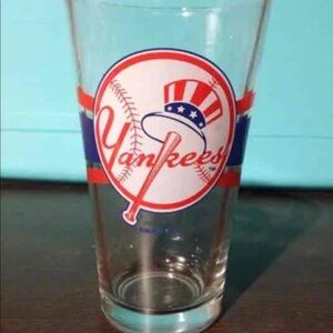 Budweiser NY Yankees pint glasses lot of 8